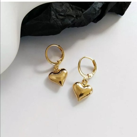 Jewelry - New ladies Gold plated heart dangle earnings